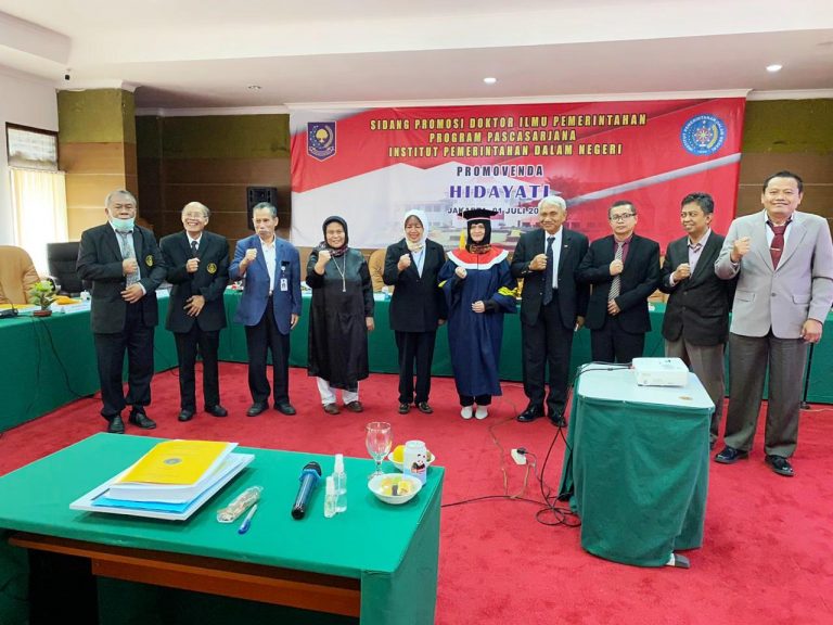Dr. Hidayati, SE., M.Si. Perempuan Tangguh Raih Gelar Doktor 1