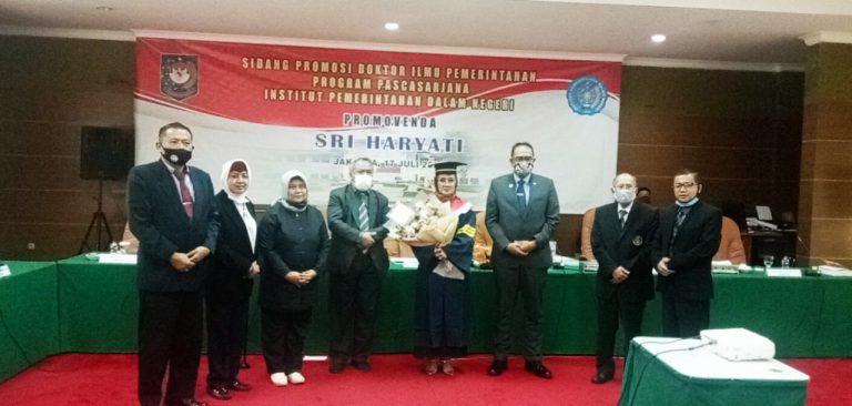 Dr. Sri Hartati 1