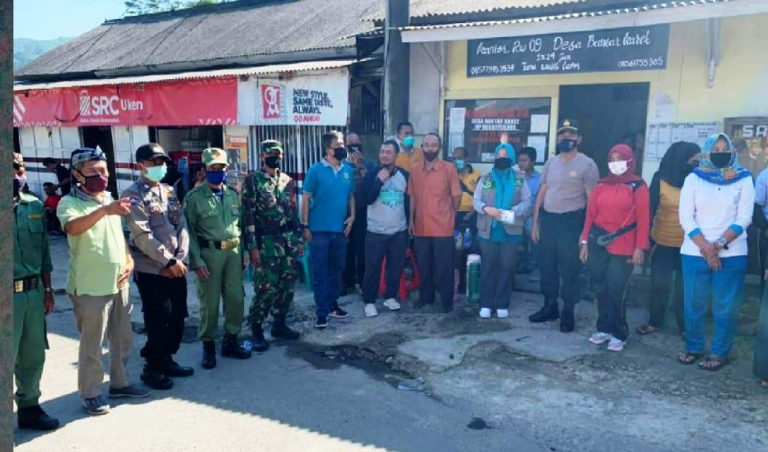 Kades Bantar Karet Beserta Camat Nanggung Laksanakan Jumat Bersih