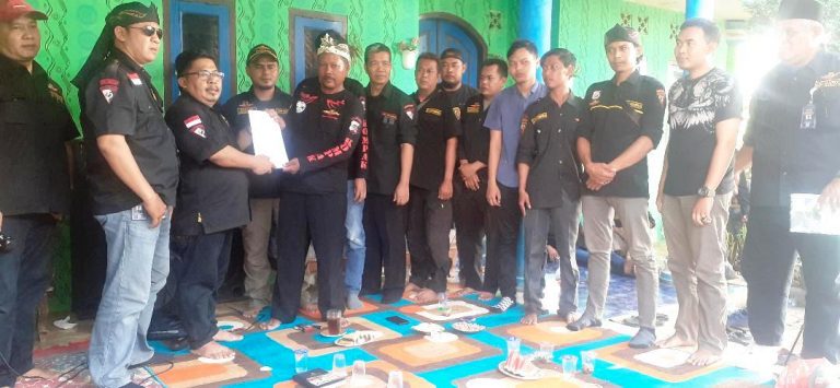 Ketua DPC LSM KOMPAK Kukuhkan Pengurus KORCAM Cikarang Pusat