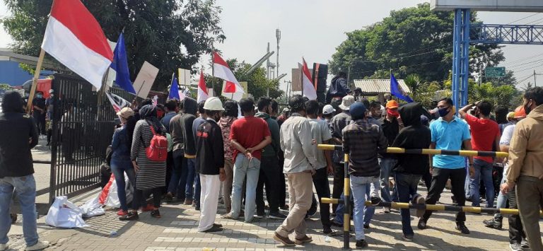 PT. Multi Strada Arah Sarana Tbk di Geruduk Ratusan Warga Desa Karang Sari