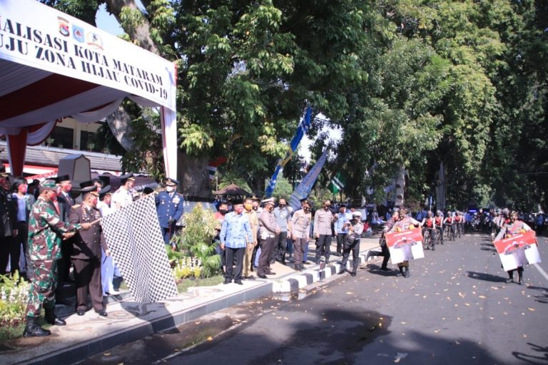 Hadiri HUT Kota Mataram