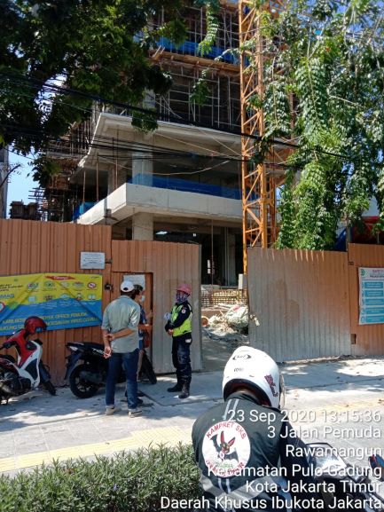 Bangunan Raksasa Dibiarkan Berdiri Tanpa