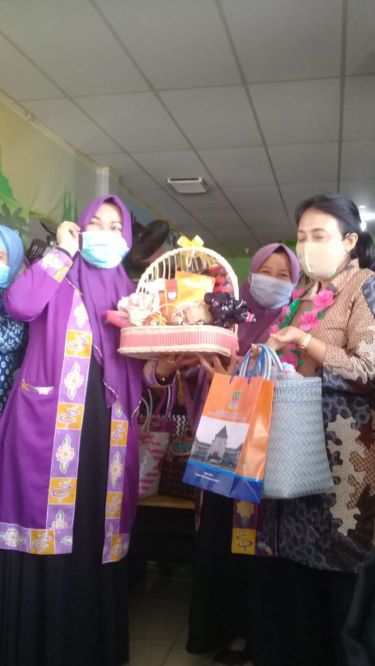 2 Menteri RI Kunjungi Gerai Bunda Sugih (GBS)