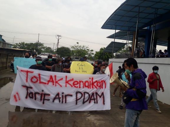 GEMA AKSI Gruduk Kantor PDAM Tirta Bhagasasi.1