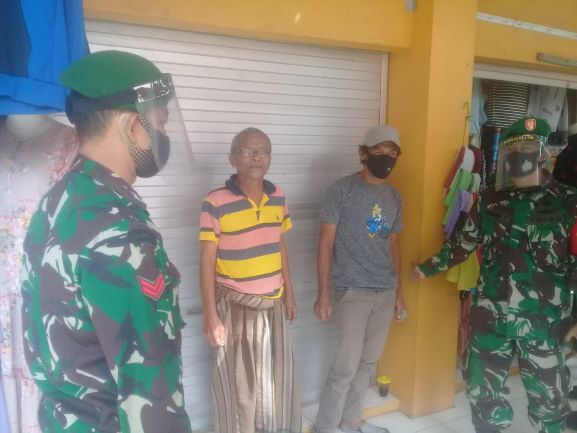 Serka Nandang Serta Koptu Supriyadi Patroli Sambil Wawar
