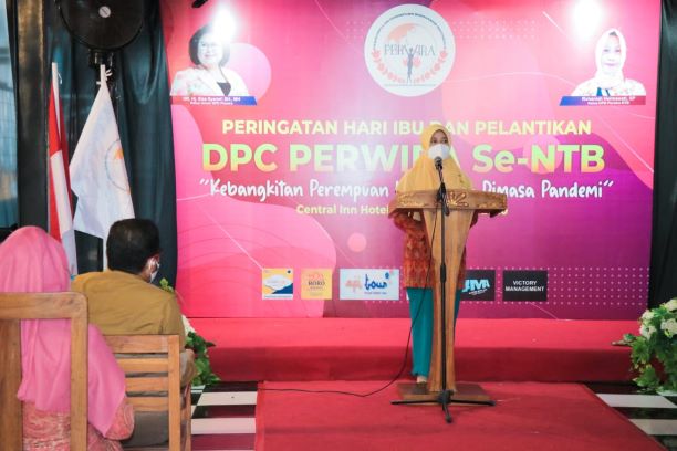 Bunda Niken Lantik DPC Perwira Se - NTB 2