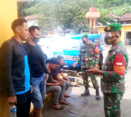 Sertu Buhari Dan Serda Guntur Monitor