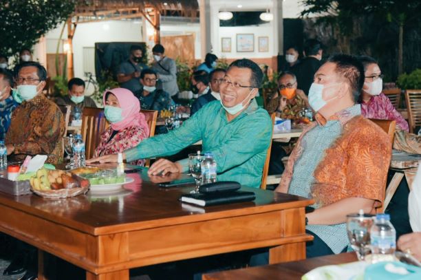 Gubernur 2