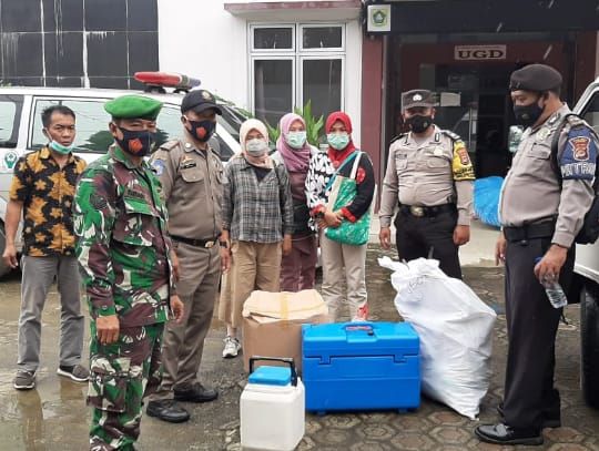 Jajaran Polsek Koramil Serta Satpol PP Kawal Ketat Vaksin Sampai Tujuan 2