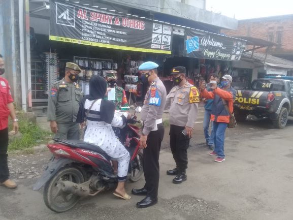 Bagikan Masker Buat Pelanggar Prokes 1