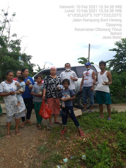 Kades Cipayung Beri Bantuan 1