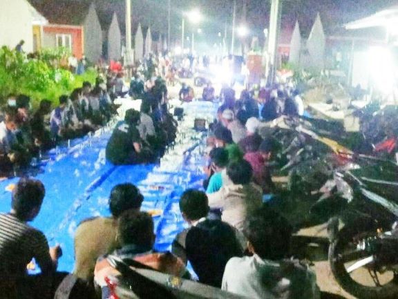 PPKM Tak di Patuhi, Warga Berkerumun 1