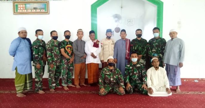Satgas TMMD Cisaat Ciloa Sholat Jumat 1