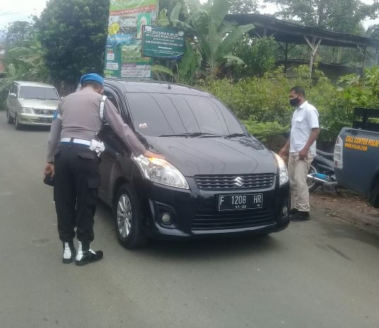 Adakan Operasi Prokes di Perbatasan Kecamatan 2