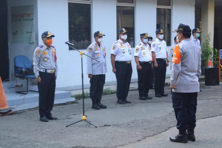 Petugas Sudin Perhubungan Jakarta Utara 1