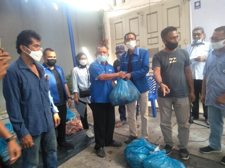 Keluarga Besar DPD PAN Kota Padang Sembelih 7 Ekor Sapi, Berbagi Dengan Masyarakat 1