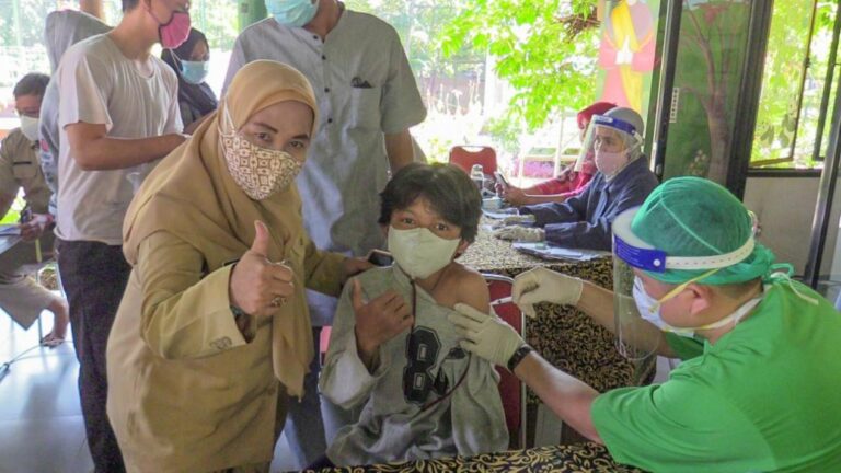 Layanan Mobil Vaksinasi Keliling Diminati Warga Tugu Utara 1