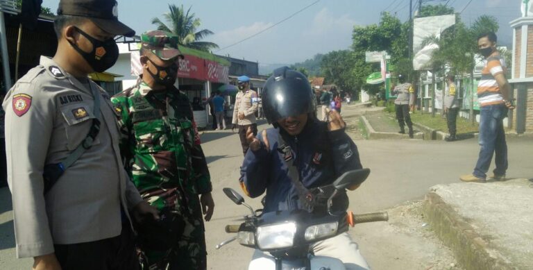 Operasi PPKM darurat Polsek Nanggung 1