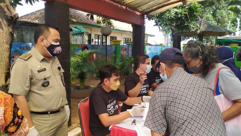 170 Paket Sembako Disalurkan Untuk Warga Rorotan 1