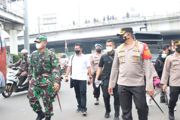 Empat Polisi Terluka Akibat Diserang Massa Pendukung Habib Rizieq Shihab di Cempaka Putih 1