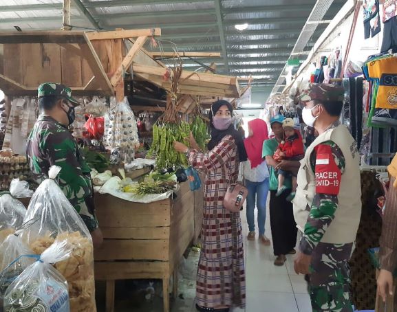 Jajaran Koramil 0621 -17 Nanggung, Terus Pantau Area Pasar Hingga Pandemi Covid 19 Berakhir 1
