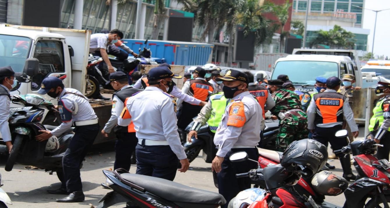 Parkir Tidak Pada Tempatnya, 21 Kendaraan Diangkut Sudinhub Jakut 1