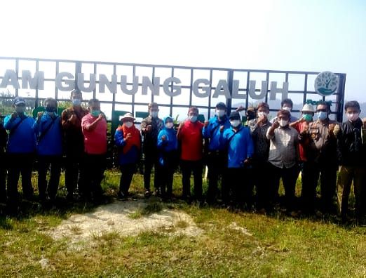 Penanaman Pohon di Kampung Gunung Dahu, Dihadiri Ibu Siti Kabid Tanhorbun Kab. Bogor 1