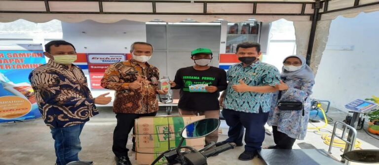 Bengkel Oli Tukar Sampah Fasilitasi Warga Untuk Pemanfaatan Sampah Bernilai Ekonomis 1