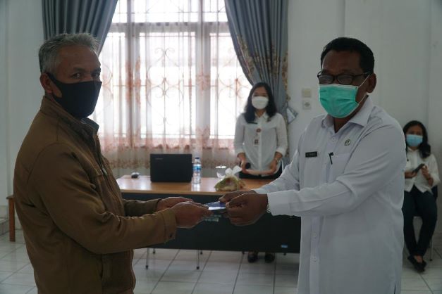 Bupati Humbahas Serahkan Bantuan RTLH Kepada 149 Penerima 1