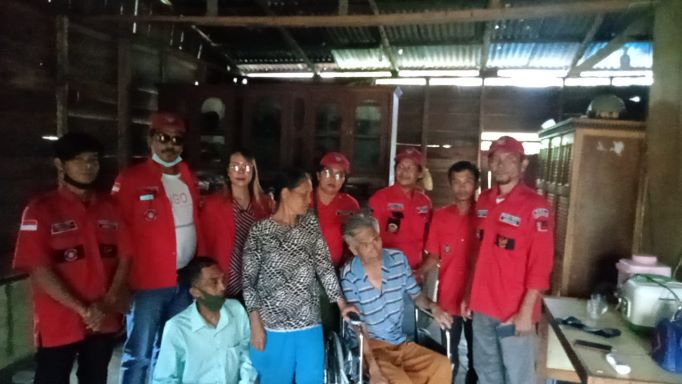 DPC Pemuda Batak Bersatu Tapanuli Utara Beri Kursi Roda dan Wujudkan Impian Pak Simanjuntak 1
