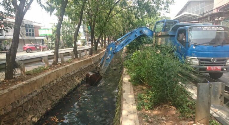 Lumpur PHB Jalan Bisma Raya Kelurahan Papanggo Dikeruk 1