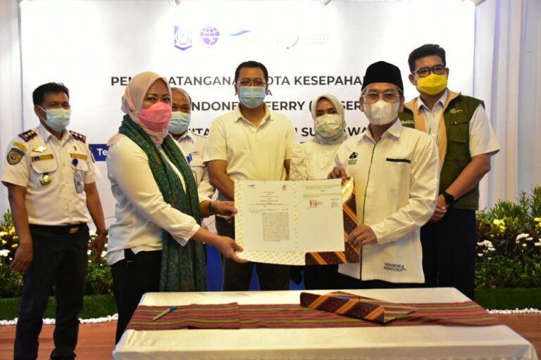 Dr. Zul Apresiasi Beasiswa PT ASDP 1