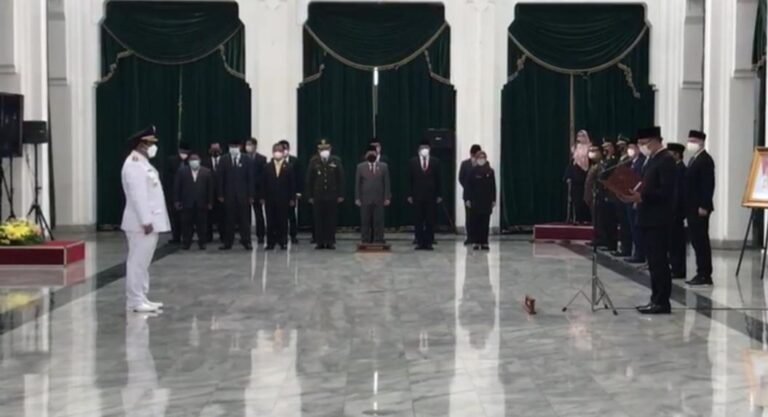 Gubernur Jawa Barat Lantik H.Akhmad Marjuki. SE. MM Sebagai Wakil Bupati Bekasi 1