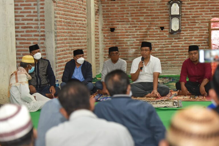 Gubernur NTB Ajak Masyarakat Bajo Pulo Jadikan Masjid Pusat Mendidik Akhlak Anak 1