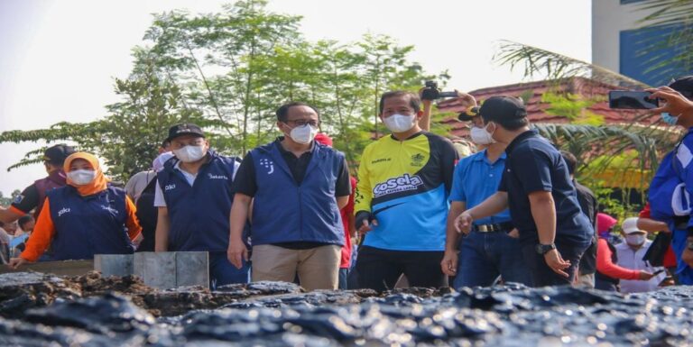 Kali Sunter Lokasi Prioritas Gerebek Lumpur dan Sampah 1