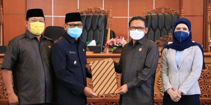 Laporan Badan Anggaran DPRD Kota Depok dan Pembahasan Rancangan Perda Tentang Perubahan Anggaran Pendapatan dan Belanja Daerah Tahun Anggaran 2021 1
