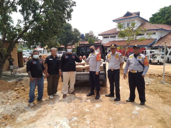 MIO Jakarta Barat, Sumbang 20 Sak Semen untuk Bangun Masjid di Lingkungan Dishub 1