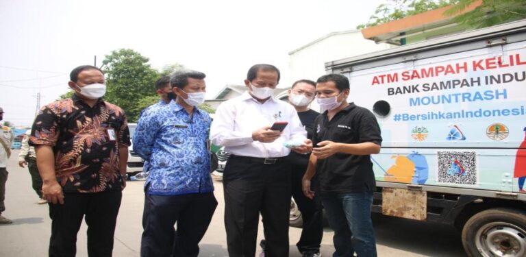 Mobil ATM Sampah Keliling Mudahkan Warga Jakut Menabung Sampah Anorganik 1