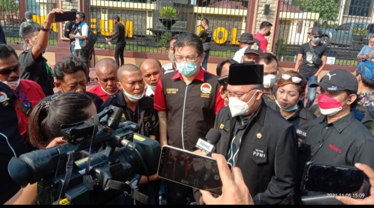 Aksi Damai Ratusan Wartawan di Mabes Polri 2