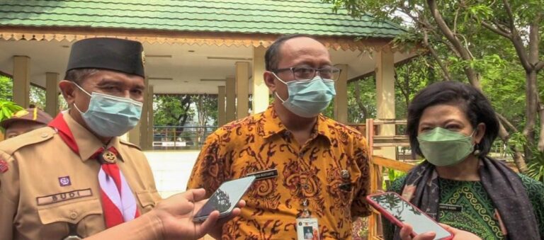 Pengenalan Urban Farming Bagi Anak-Anak Sekolah di Jakut 1