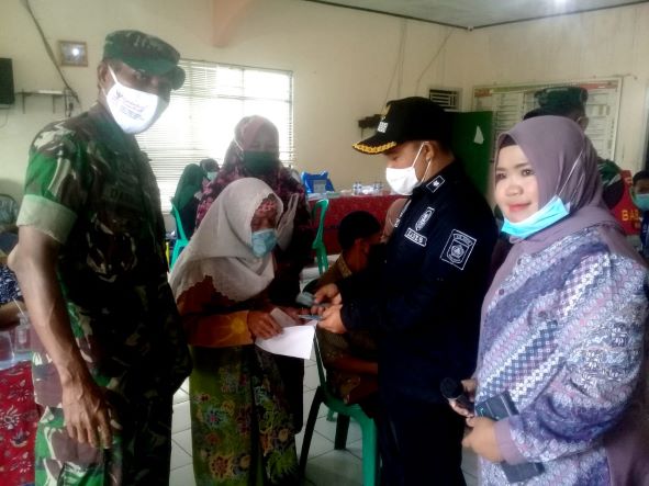 Pemdes Pangkal Jaya bersama Koramil 0621-17 Nanggung Adakan Suntik Vaksin buat Warga 1