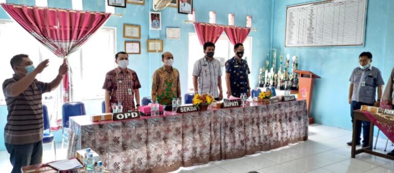 Penyerahan Bantuan Kapal Beserta Perlengkapan Kepada Penerima Manfaat di Kec. Sirombu 1