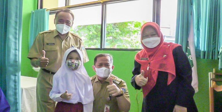 Walikota Jakut Pantau Kegiatan Vaksinasi Covid-19 Bagi Anak 1