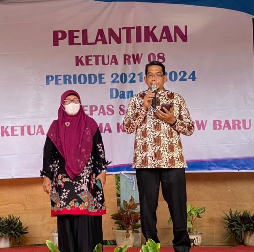 Lurah Binong Juhri Saputra, S.Pd.I, M.Si. Lantik Rispanel Arya, S, ST, M.M., Ketua RW.08 Kelurahan Binong Periode 2022 sd 2025 2