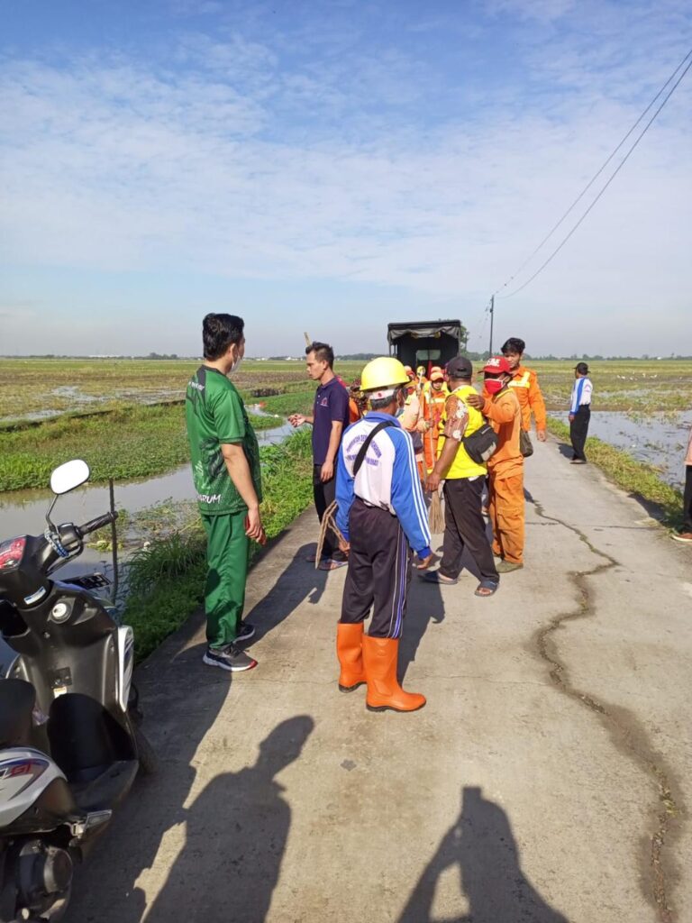 Pemdes Karangharum Gelar Giat Jumsih Rutin 1