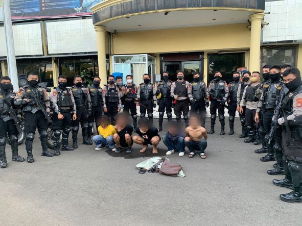 Tim Patroli Perintis Presisi Polres Metro Jakarta Barat bersama tim patroli perintis presisi polda Metro Jaya mengamankan 5 pemuda yang hendak melakukan tawuran 1