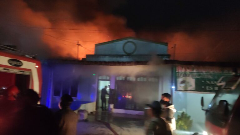 Empat Unit Rumah Ludes Terbakar Depan Kompleks Rsu Tarutung Polres Taput Lakukan Olah TKP. 1
