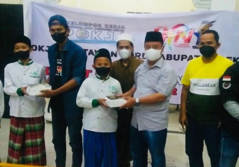 HPN 2022 Wartawan Kabupaten Bekasi Gelar Santunan Yatim di Ponpes Darut Taufiq 1