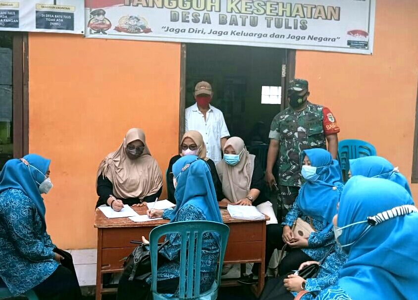 Peltu Didik Awasi Suntik Vaksin di Desa Batu Tulis 2